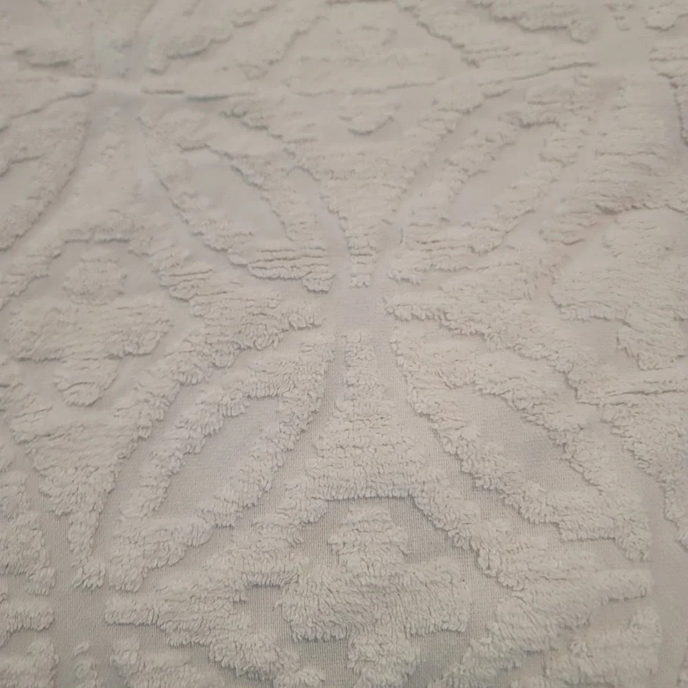 VINTAGE Queen White Cotton Chenille fringed blanket Rounded hem 100